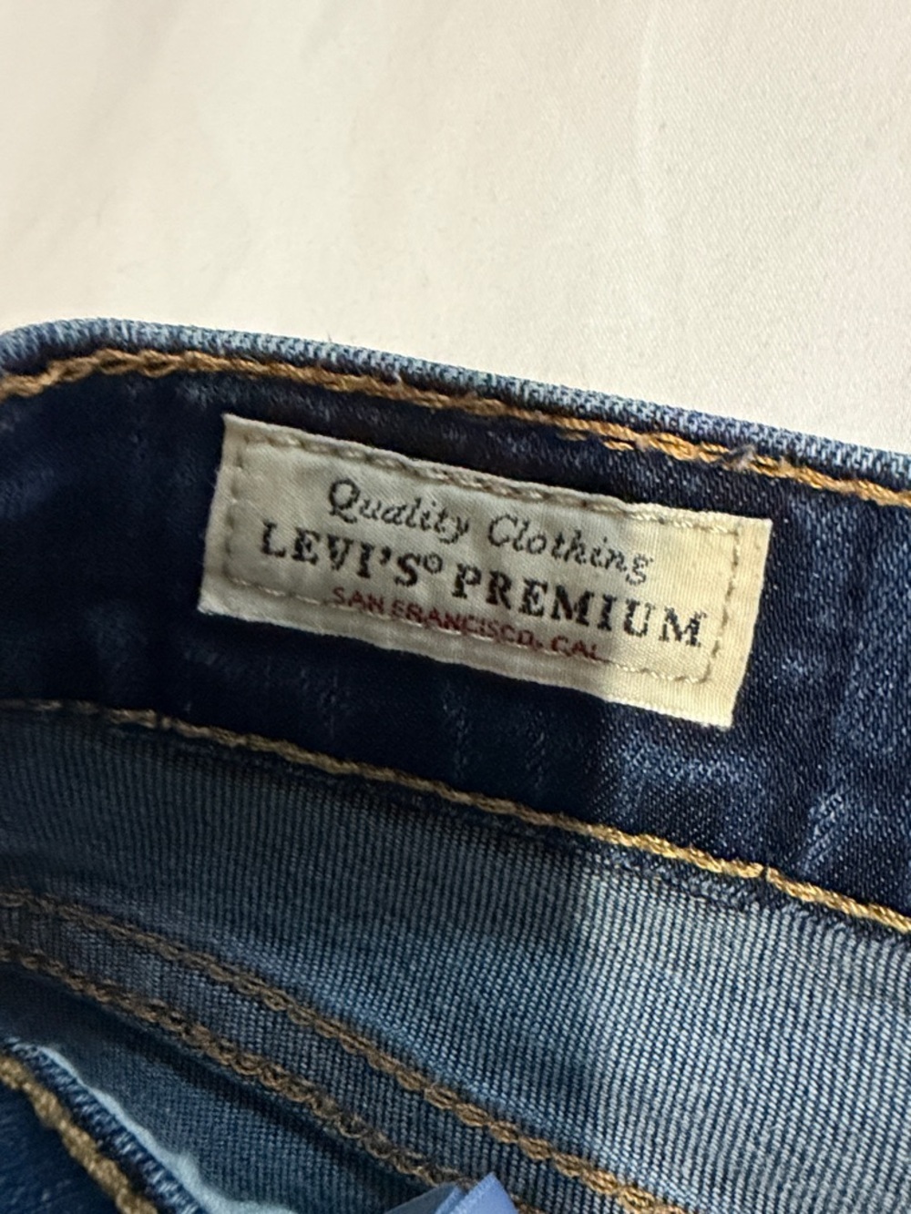 Levi's 724 High Rise Straight Leg Jeans in Dark Blue NWOT - Picture 3 of 7